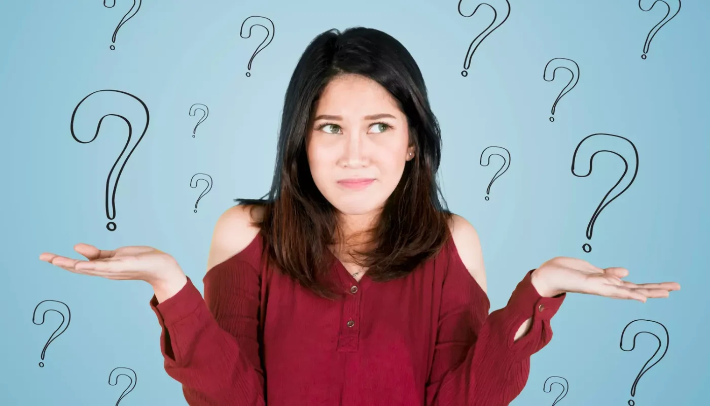 étudiante se posant des questions